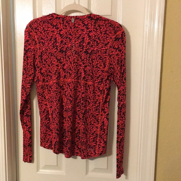 Ladies Nike running Dri Fit med long  sleeved black  and red tee A#133 - Picture 2 of 3